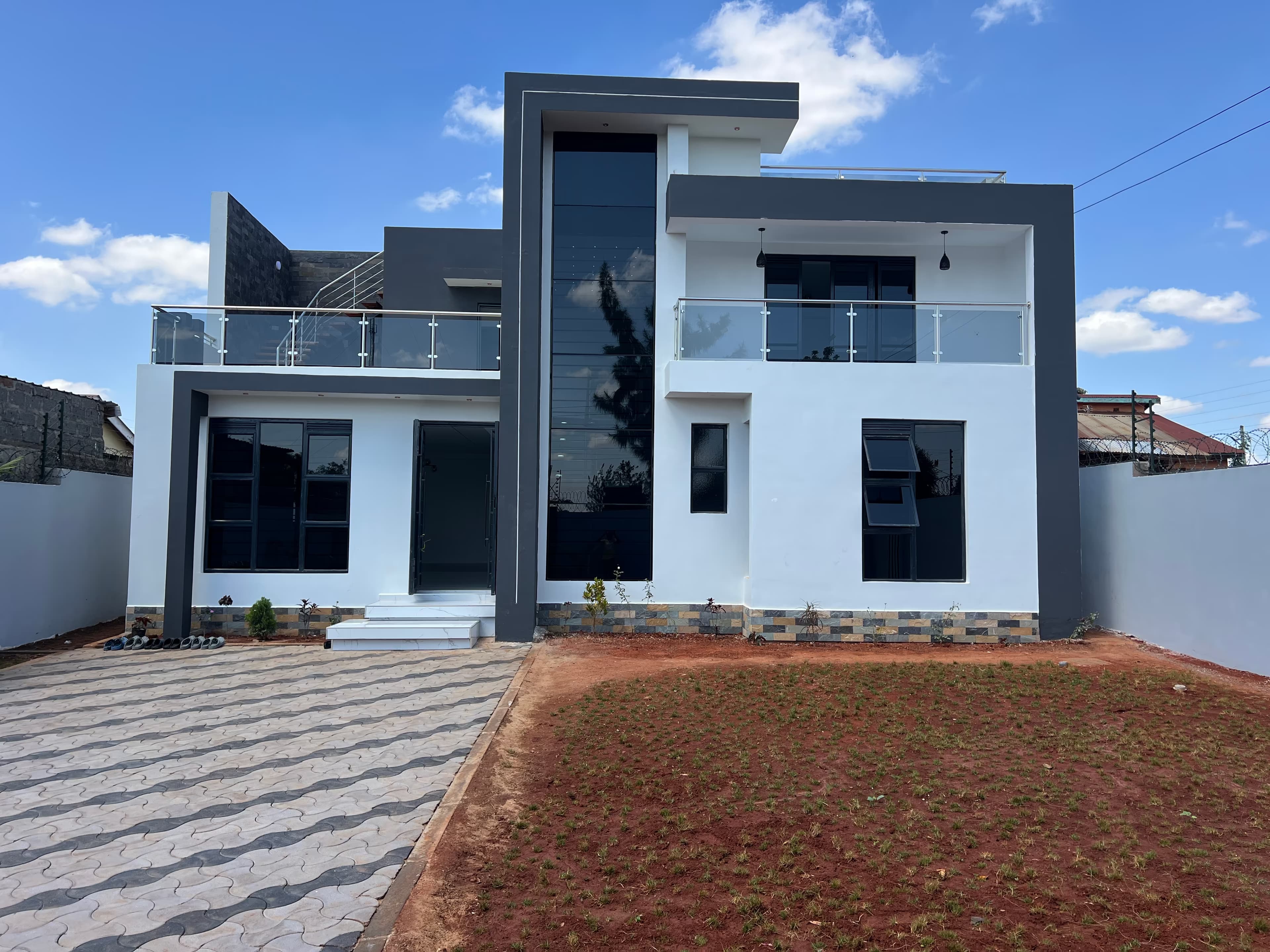 Leuwigoong house sevilage
